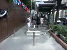 ทางเข้าออกวีลแชร์ และ ราวกั้นสแตนเลส